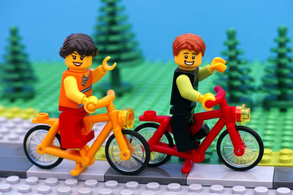 alt = LEGO Store vs revendeurs